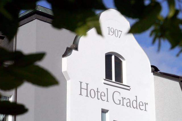 Hotel Grader