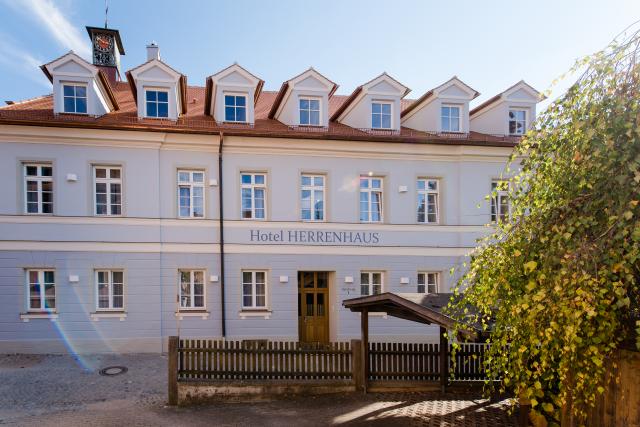 Gasthaus Sindel-Buckel mit Karpfenhotel und Herrenhaus