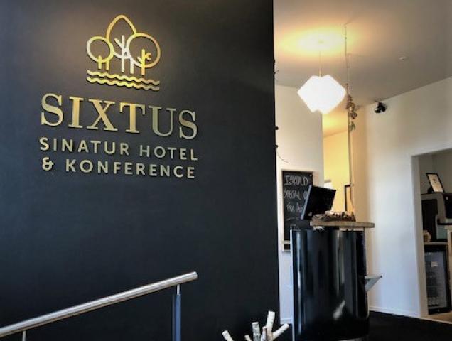Sixtus Sinatur Hotel