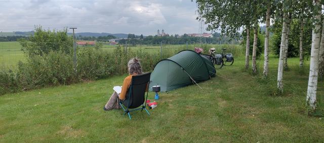 camper miet HeroCamper Mini-Wohnwagen Teardrop MIETEN